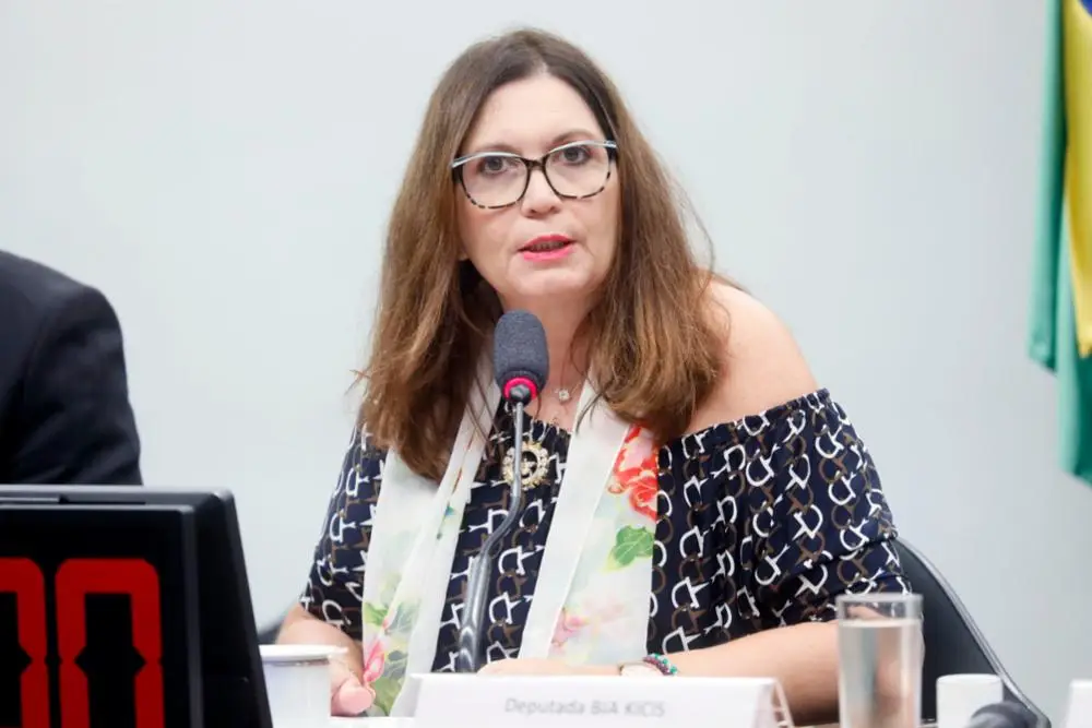 Bia Kicis assume liderança da Frente pelo Livre Mercado e convoca parlamentares a 'entrar em campo'