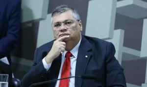 Tribuna em chamas: deputado denuncia suposta perseguição política de Flávio Dino no Maranhão