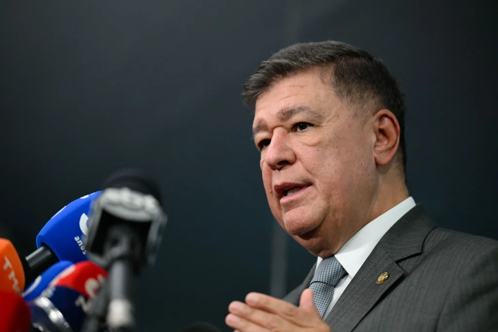 Crise no STF se agrava e Carlos Viana convoca retorno urgente do Congresso a Brasília