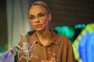 Marina Silva rompe silêncio e defende afastamento de Alexandre de Moraes do STF após mensagens com banqueiro
