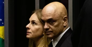 Vídeo flagra Moraes e esposa em jatinho ligado a Vorcaro e expõe contradição de ministro
