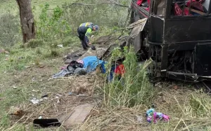 Tragédia em SP: ônibus com romeiros cai em ribanceira