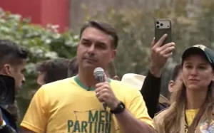 Flávio lidera contra Lula em pesquisa para 2026