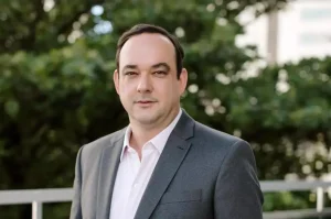 Flávio Roscoe pega covid e desfalca debate em MG