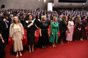 Michelle cobre foto de Bolsonaro após veto judicial