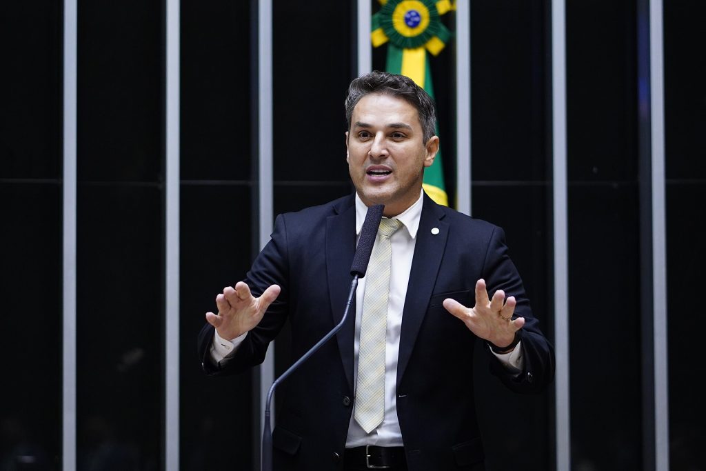 Zucco lidera corrida pelo governo do RS com 41,6%