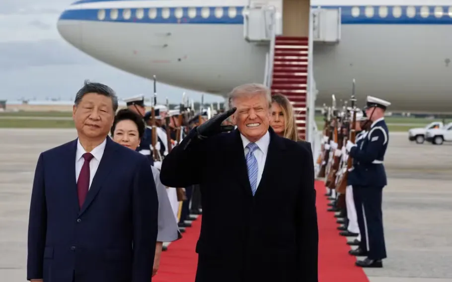 Trump quebra protocolo ao receber Xi Jinping nos EUA