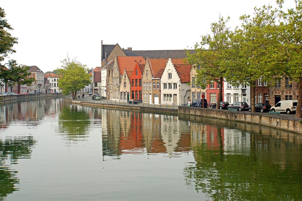 Como o mar distante salvou a arquitetura de Bruges