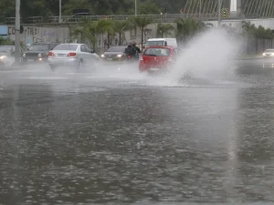 Chuvas e calor de 37°C dividem o clima no país