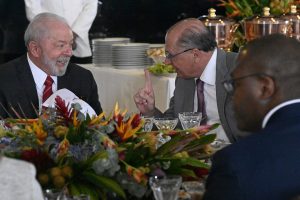 Governo Lula prepara MP para proibir bets e cassinos
