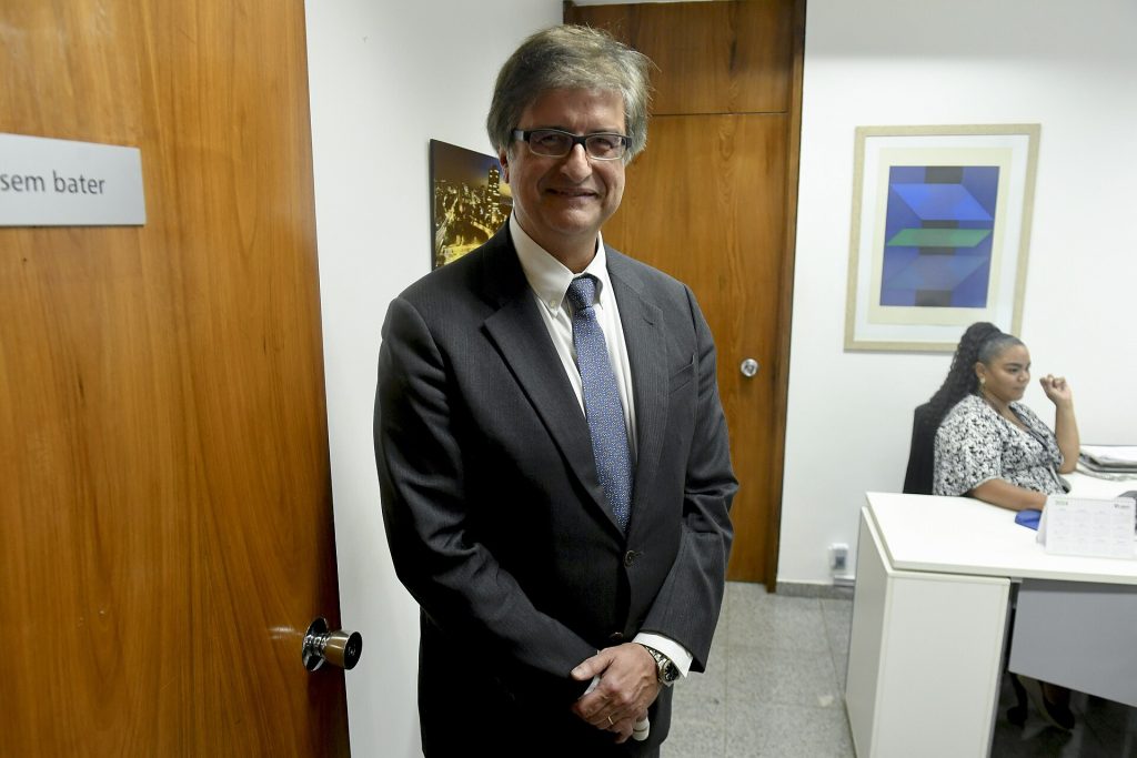 Com voto de Dino, Conselho do MPF livra Gonet de apuração