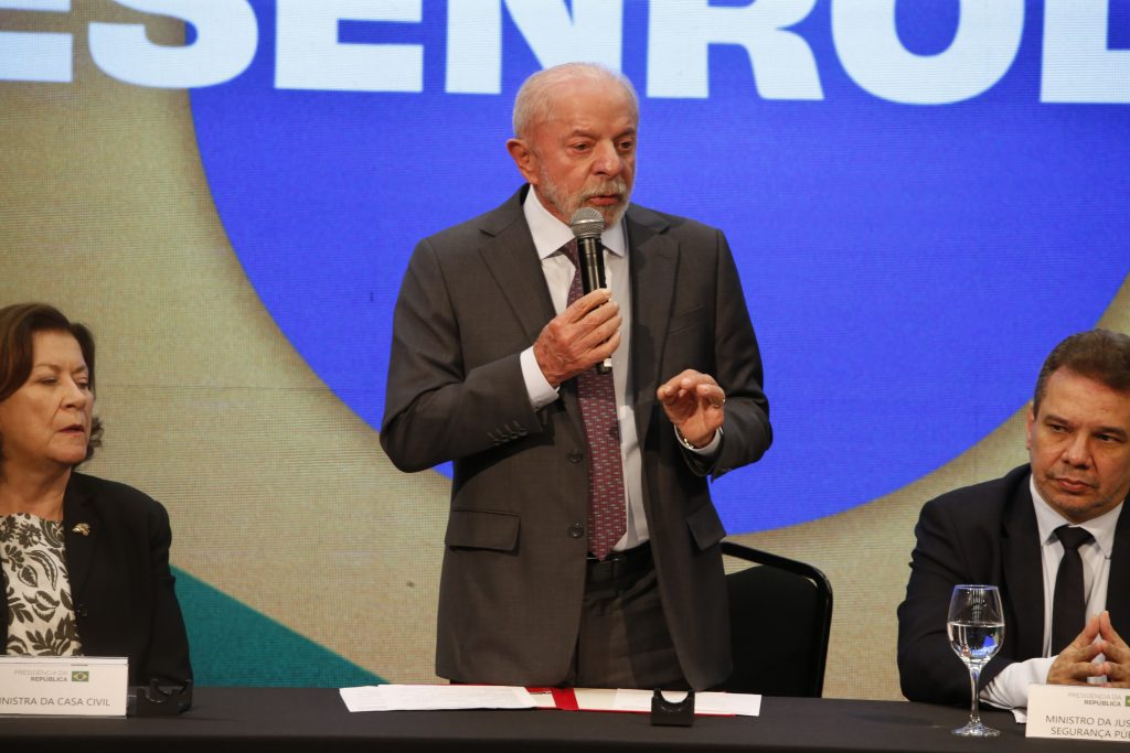 Lula lança Desenrola 3 com R$ 15 bi a dias da eleição