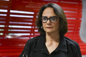 Damares cobra Saúde por fraudes em remédios contra o câncer