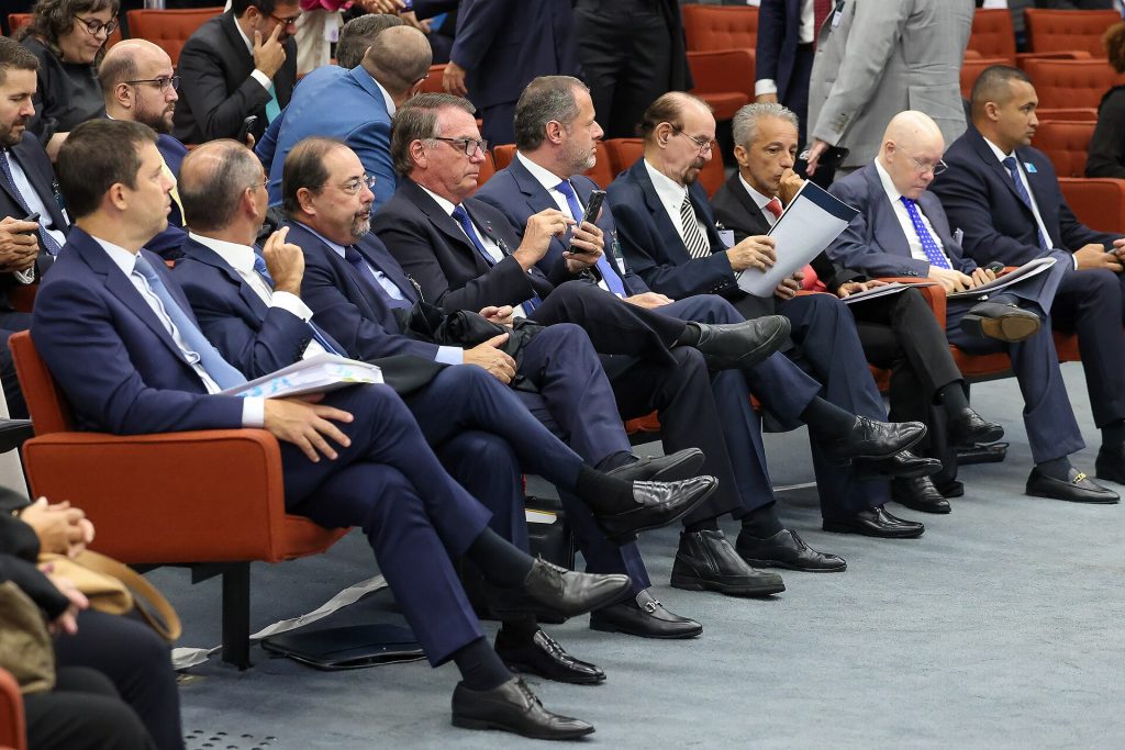 TRE manda devolver quadro de Bolsonaro apreendido no RJ