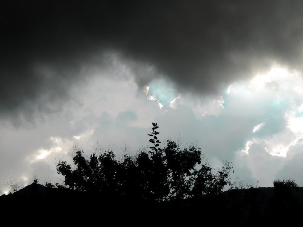 Tempestades e ventos de 100 km/h ameaçam 7 regiões do RS