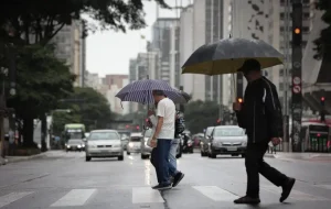 Temporais e calor de até 39°C atingem o país neste domingo