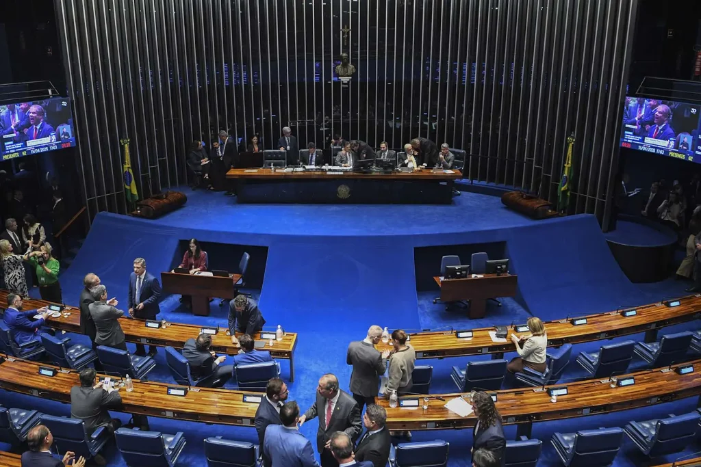 Senado em Alagoas tem racha histórico e empate triplo