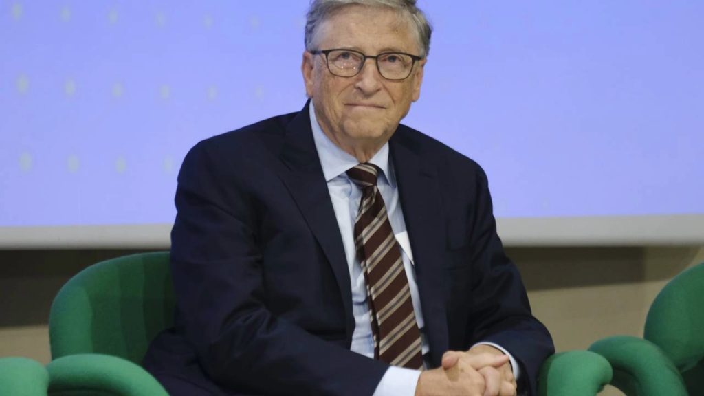 Gates alerta para risco letal da IA e pede freio legal