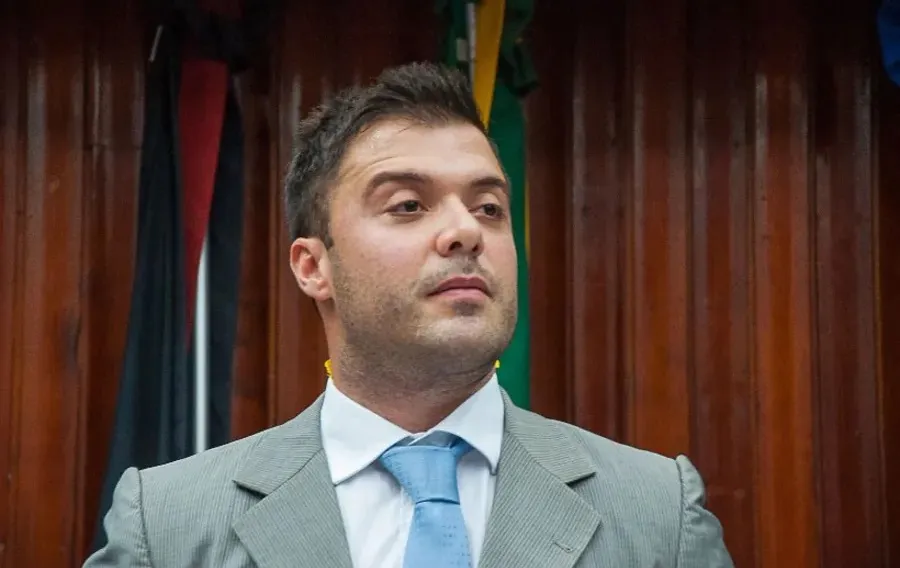 Deputado da PB é investigado pela PF por elo com facção