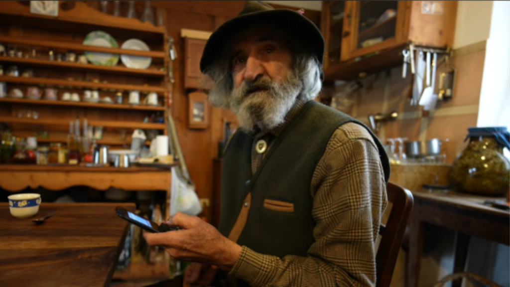 Aos 78 anos, italiano vive na floresta com quase nada
