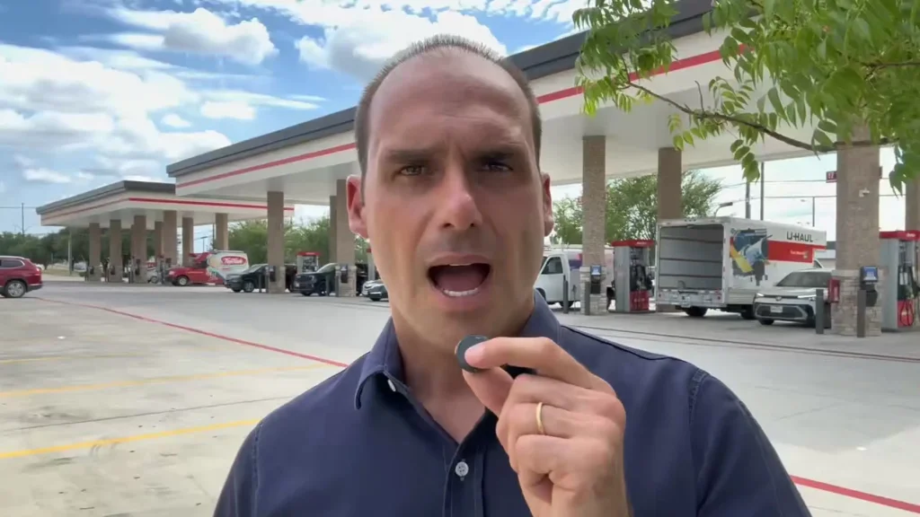 Eduardo Bolsonaro mira Itamaraty e promete faxina