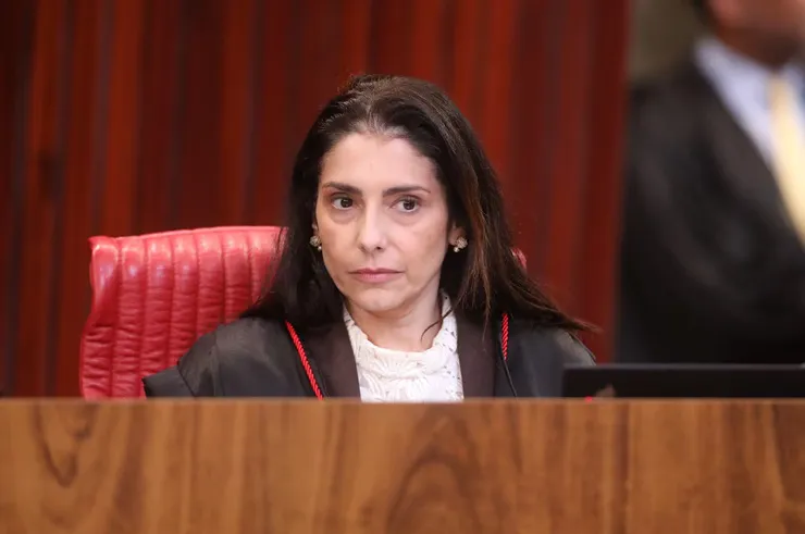 Ministra do TSE que vetou púlpito doou para a esquerda