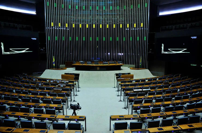 Disputa ao Senado no RJ tem 15 nomes e racha na direita