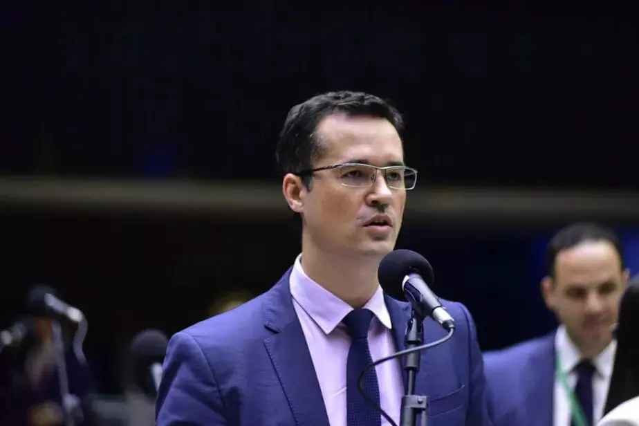 Flávio e Moro mantêm apoio a Deltan após veto do TSE
