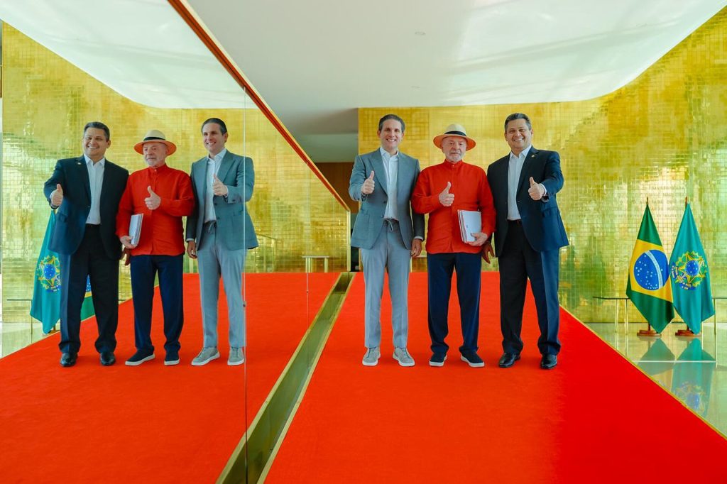Alcolumbre corre para votar fim da escala 6×1 no Senado