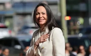 María Corina saúda Flávio Bolsonaro por vitória