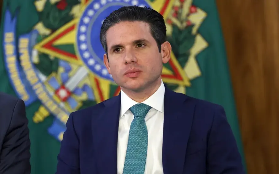 Hugo Motta prega civilidade após derrota do pai ao Senado