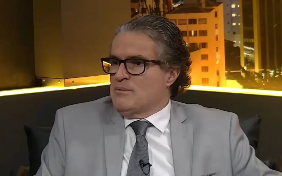 Flávio larga no 2º turno com apoio de metade dos governadores