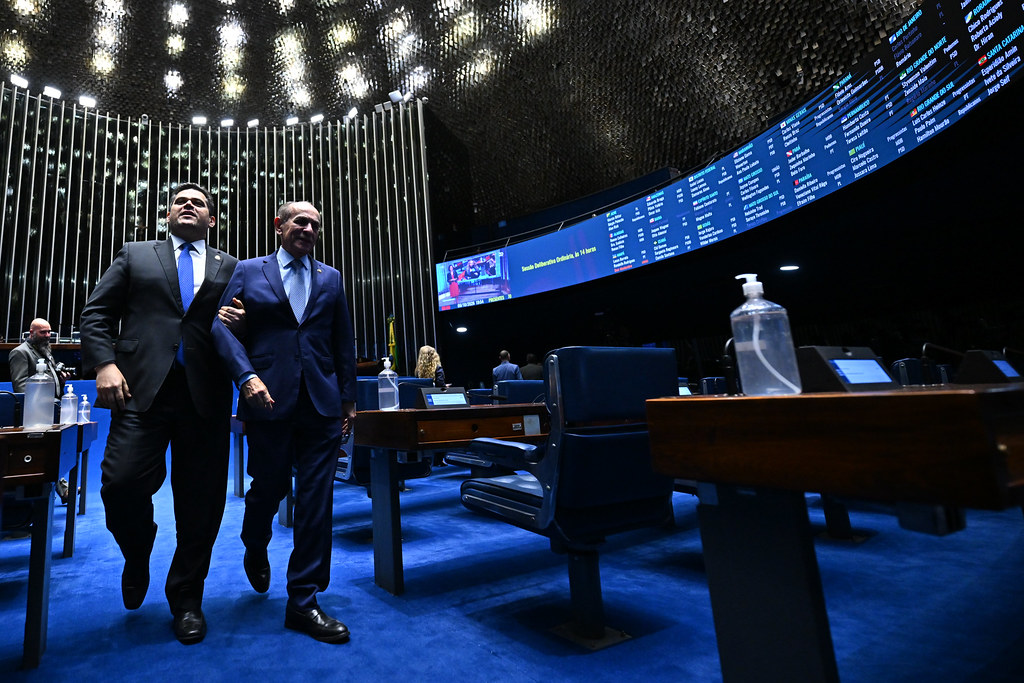 Mais de 180 parlamentares perdem mandato nas urnas