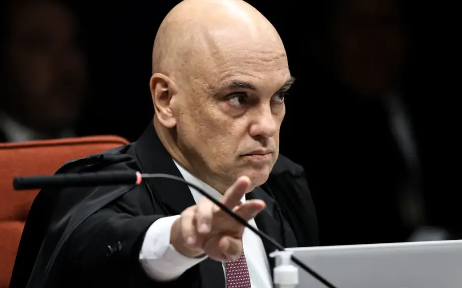 Moraes e chefe da PF têm reunião secreta no STF