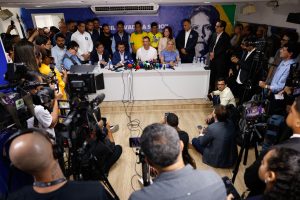 Datafolha: Flávio abre 52% a 48% nos votos válidos