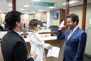 Janones manda militantes agir como robôs pró-Lula
