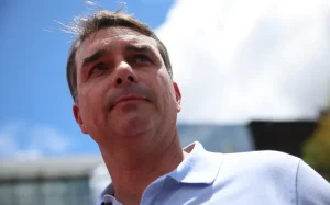 Flávio mira impeachment no STF e pacote liberal