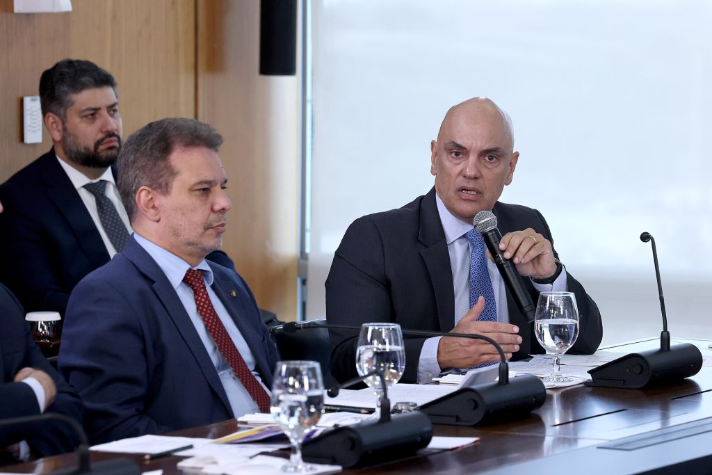 Moraes manda prender porteira condenada a 14 anos pelo 8/1